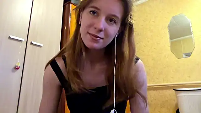 Snapshot of DonnaKuc chatting on April 2026 06:19:01 AM DonnaKuc online show from April 2026 06:19:01 AM