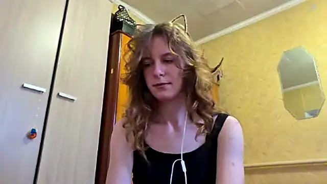 Snapshot of DonnaKuc chatting on April 2026 06:08:01 AM DonnaKuc online show from April 2026 06:08:01 AM