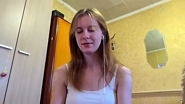 Snapshot of DonnaKuc chatting on April 2026 06:16:01 AM DonnaKuc online show from April 2026 06:16:01 AM