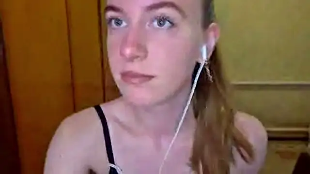Snapshot of DonnaKuc chatting on May 2026 06:08:01 AM DonnaKuc online show from May 2026 06:08:01 AM