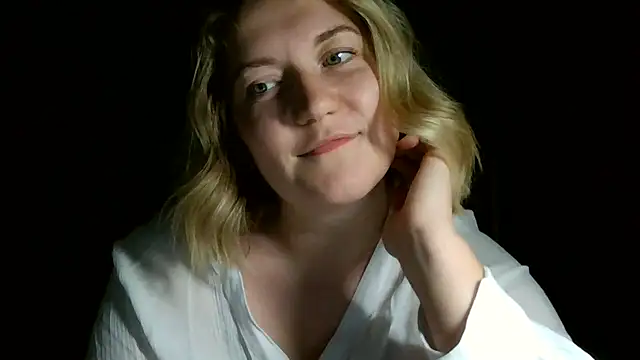 Snapshot of TinaKittyX chatting on May 2026 08:25:01 PM TinaKittyX online show from May 2026 08:25:01 PM