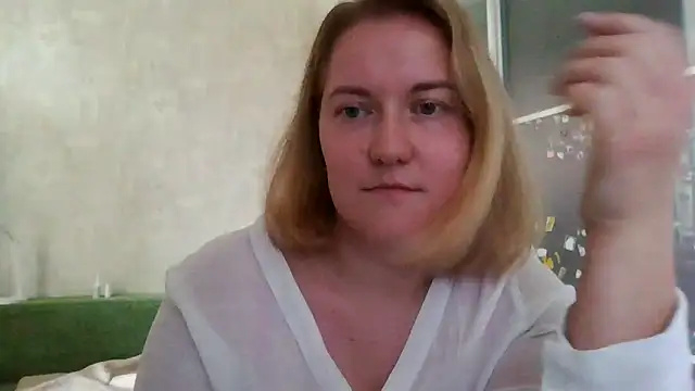 Snapshot of TinaKittyX chatting on May 2026 12:00:02 PM TinaKittyX online show from May 2026 12:00:02 PM
