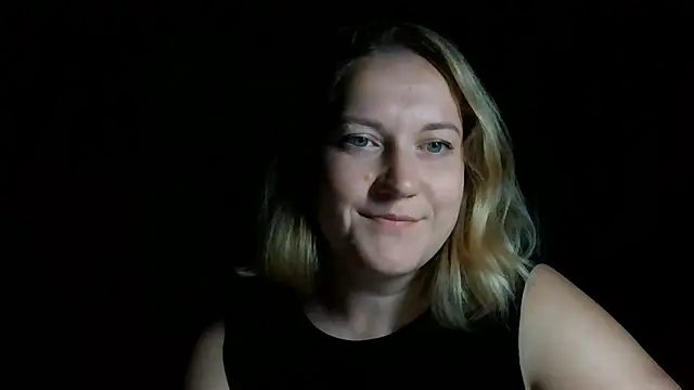 Snapshot of TinaKittyX chatting on June 2026 08:25:02 PM TinaKittyX online show from June 2026 08:25:02 PM