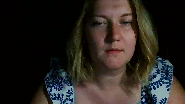 Snapshot of TinaKittyX chatting on June 2026 09:37:01 PM TinaKittyX online show from June 2026 09:37:01 PM