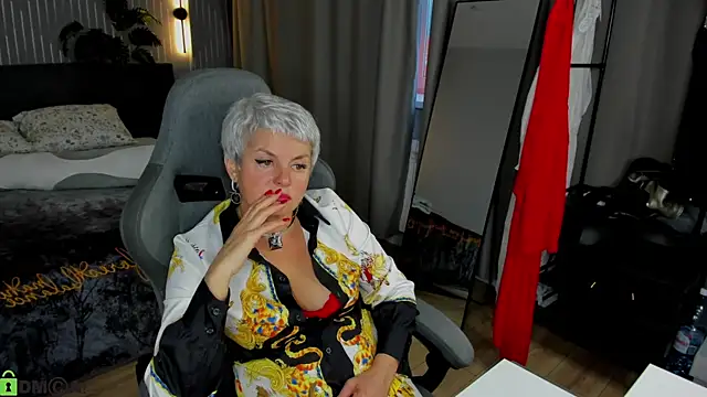 Snapshot of Linda_Zef1r chatting on June 2026 01:19:01 AM Linda Zef1r online show from June 2026 01:19:01 AM