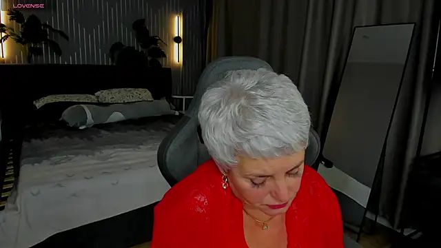 Snapshot of Linda_Zef1r chatting on June 2026 01:34:02 AM Linda Zef1r online show from June 2026 01:34:02 AM