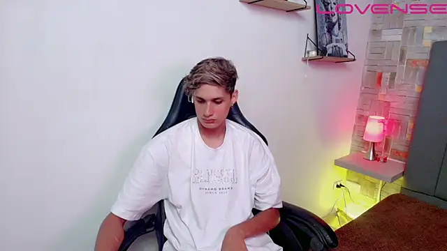 flaquito    online show from April 2026 09:12:01 PM