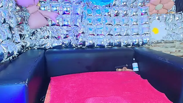 Snapshot of candy-paris chatting on May 2026 01:39:01 PM candy-paris online show from May 2026 01:39:01 PM