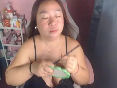 Snapshot of bella_holy chatting on May 2026 11:40:01 AM bella holy online show from May 2026 11:40:01 AM