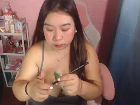 Snapshot of bella_holy chatting on June 2026 01:28:02 AM bella holy online show from June 2026 01:28:02 AM