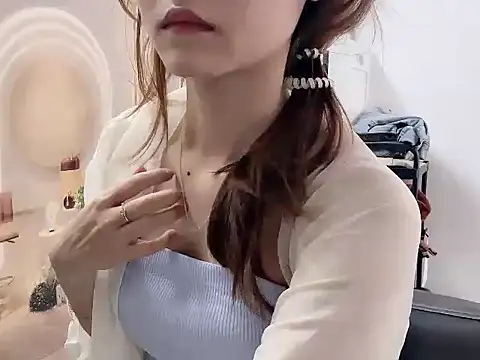 Snapshot of ___Nami___ chatting on April 2026 12:34:01 AM Nami online show from April 2026 12:34:01 AM
