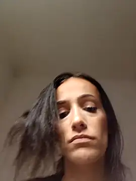 Lolaa92i online show from April 2026 12:00:02 PM