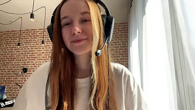 Snapshot of ElinRima chatting on April 2026 10:35:02 AM ElinRima online show from April 2026 10:35:02 AM