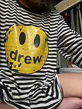 Snapshot of LiulyBaby chatting on April 2026 03:05:01 AM LiulyBaby online show from April 2026 03:05:01 AM