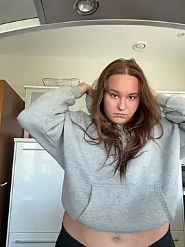 Hollpopss online show from April 2026 12:29:02 PM