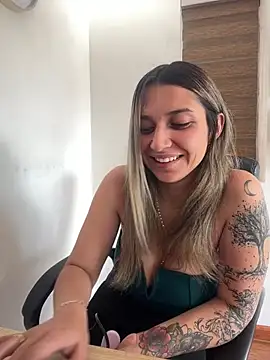 Isabella varella- online show from May 2026 01:38:02 PM