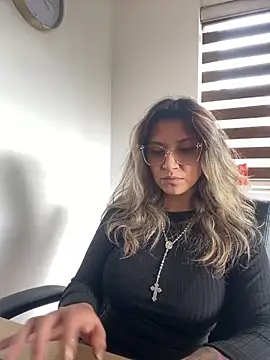 Isabella varella- online show from May 2026 02:56:01 PM