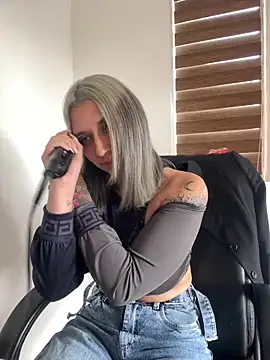 Isabella varella- online show from May 2026 01:29:01 PM