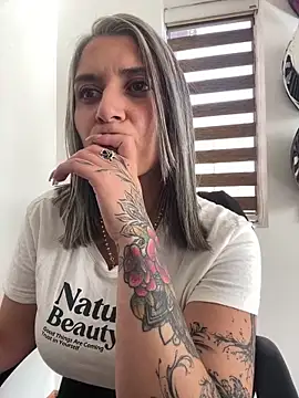 Isabella varella- online show from May 2026 01:29:02 PM