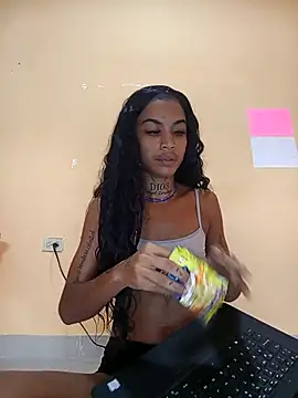 La ReynaZendeya online show from April 2026 01:49:01 PM