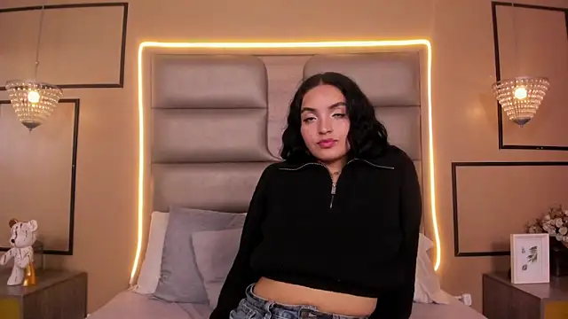 BIANCACOLLINNS online show from April 2026 08:09:01 PM