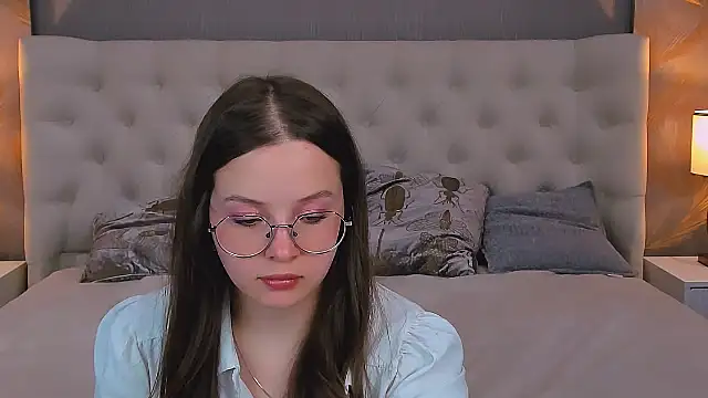 Snapshot of SYDNEY_DIAMONDS chatting on April 2026 04:48:01 PM SYDNEY DIAMONDS online show from April 2026 04:48:01 PM