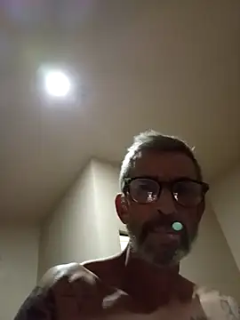 chris-sbh11 online show from May 2026 01:22:02 AM