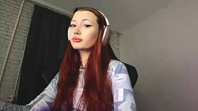 Snapshot of LaurenGoodhart chatting on April 2026 05:17:01 PM LaurenGoodhart online show from April 2026 05:17:01 PM