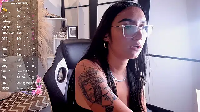 Snapshot of KendallMeyers chatting on April 2026 07:25:02 AM KendallMeyers online show from April 2026 07:25:02 AM