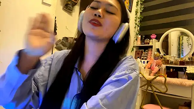 GlindaDejardin online show from April 2026 05:30:01 PM