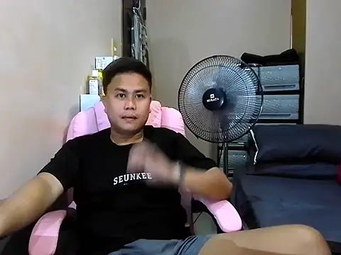 Snapshot of tipsy_butter chatting on June 2026 10:45:02 AM tipsy butter online show from June 2026 10:45:02 AM
