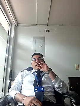 J0nathannn online show from April 2026 08:34:01 PM