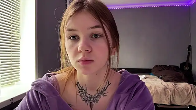 Snapshot of KellyRose chatting on April 2026 08:11:01 AM KellyRose online show from April 2026 08:11:01 AM