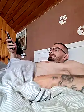 Snapshot of jozsi1995 chatting on May 2026 06:11:01 AM jozsi1995 online show from May 2026 06:11:01 AM