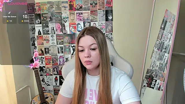 Snapshot of AmeliePeach chatting on May 2026 01:54:02 AM AmeliePeach online show from May 2026 01:54:02 AM