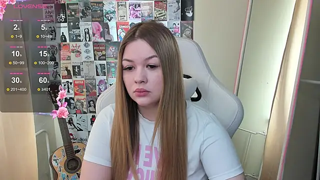 Snapshot of AmeliePeach chatting on May 2026 06:20:02 AM AmeliePeach online show from May 2026 06:20:02 AM