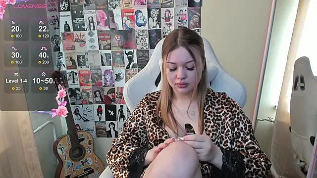Snapshot of AmeliePeach chatting on May 2026 01:45:01 AM AmeliePeach online show from May 2026 01:45:01 AM
