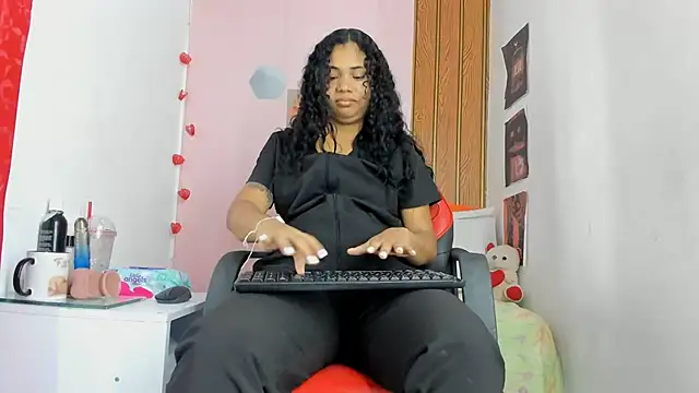 Snapshot of EllyBloom chatting on July 2026 01:53:01 PM EllyBloom online show from July 2026 01:53:01 PM