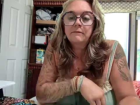 Snapshot of Blondejenn chatting on April 2026 05:35:01 PM Blondejenn online show from April 2026 05:35:01 PM