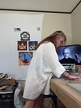 Snapshot of Blondejenn chatting on April 2026 03:39:01 PM Blondejenn online show from April 2026 03:39:01 PM