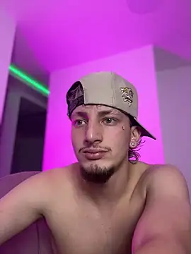 Snapshot of ZarcooX chatting on April 2026 07:20:01 AM ZarcooX online show from April 2026 07:20:01 AM