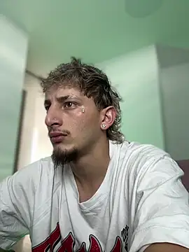 Snapshot of ZarcooX chatting on April 2026 09:15:02 PM ZarcooX online show from April 2026 09:15:02 PM