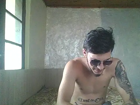 Snapshot of robertmrn112 chatting on May 2026 02:02:01 PM robertmrn112 online show from May 2026 02:02:01 PM