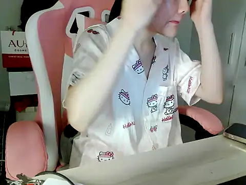 lucienguyen online show from April 2026 07:04:01 PM