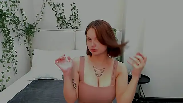 Charlotte Stee online show from June 2026 02:00:01 AM
