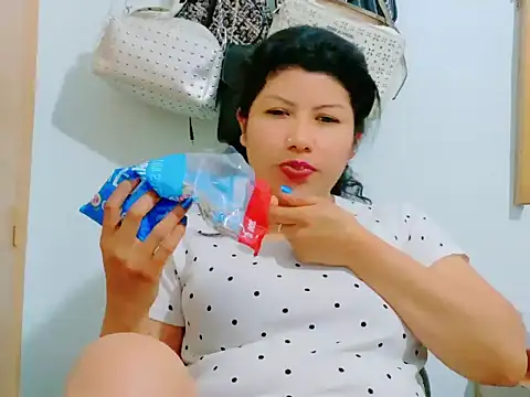 Snapshot of MojaditPussy chatting on May 2026 06:16:02 PM MojaditPussy online show from May 2026 06:16:02 PM