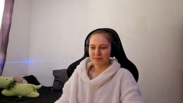 Snapshot of WesleyFrohling chatting on April 2026 09:09:01 AM WesleyFrohling online show from April 2026 09:09:01 AM