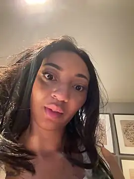 Leah-Lux online show from April 2026 12:43:02 AM