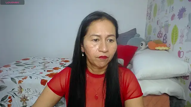 Snapshot of Tyna_b chatting on July 2026 06:18:01 AM Tyna b online show from July 2026 06:18:01 AM