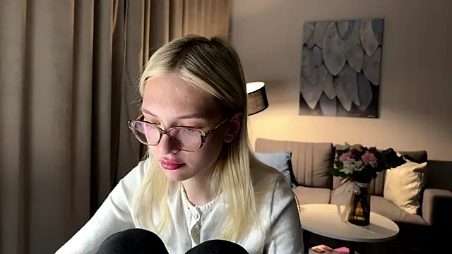 EvelineMolima online show from April 2026 06:13:02 PM